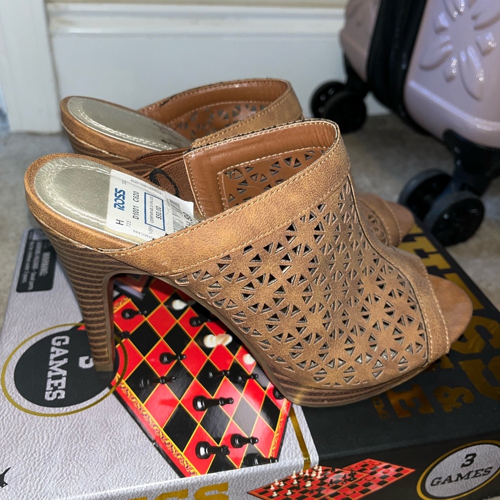 Women's Tan Heeled Sandals